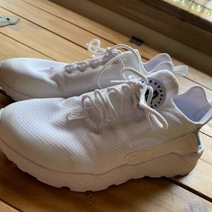 White NIKE huaraches